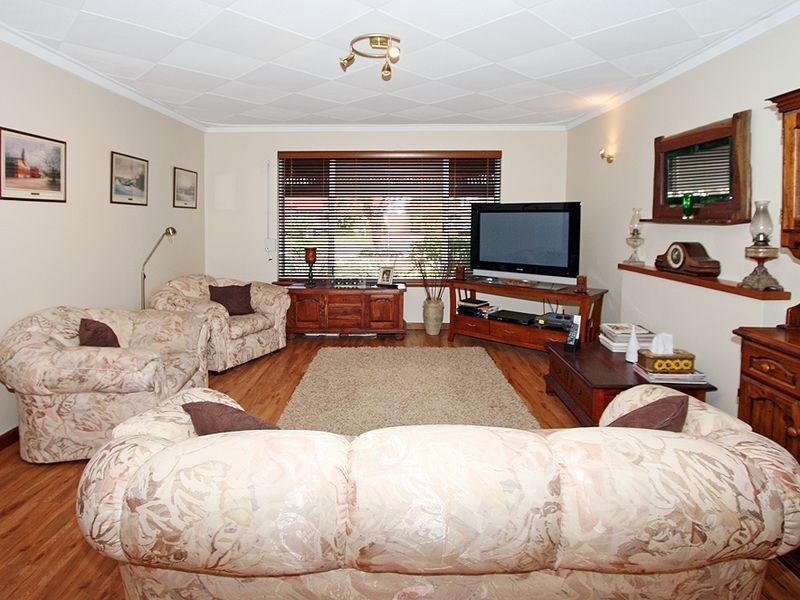 40 Loxton Street, Dudley Park WA 6210