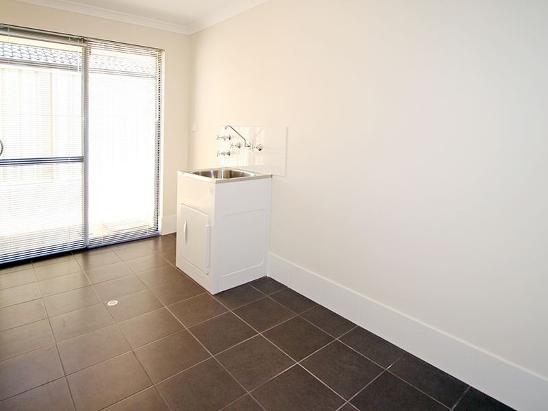 86 Cawana Parkway, Lakelands WA 6180