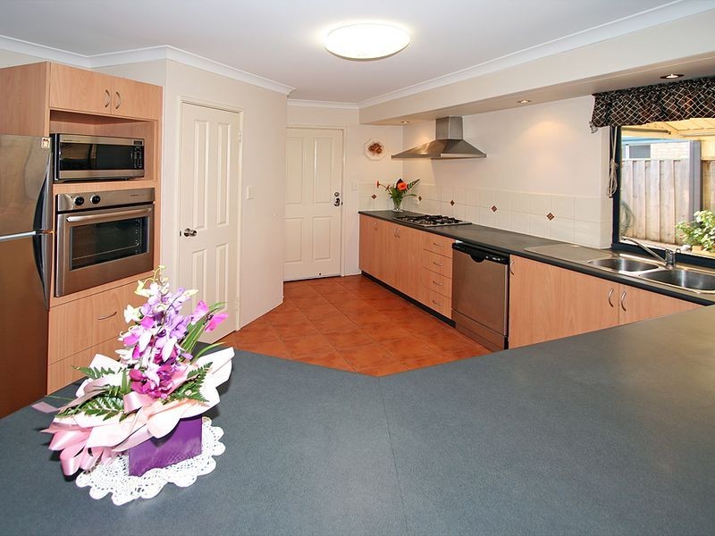 16 Glenelg Way, Meadow Springs WA 6210