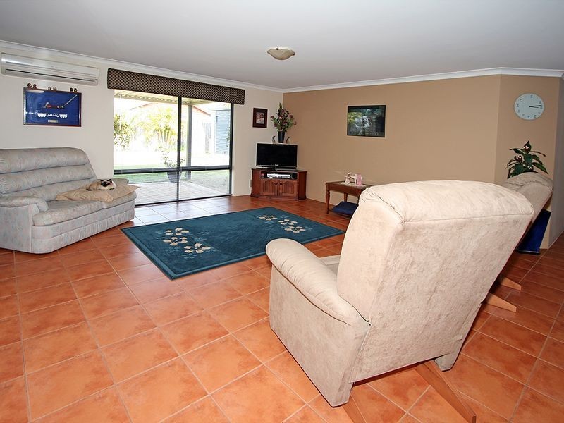 16 Glenelg Way, Meadow Springs WA 6210