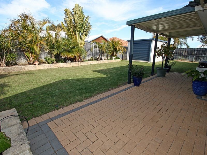 16 Glenelg Way, Meadow Springs WA 6210