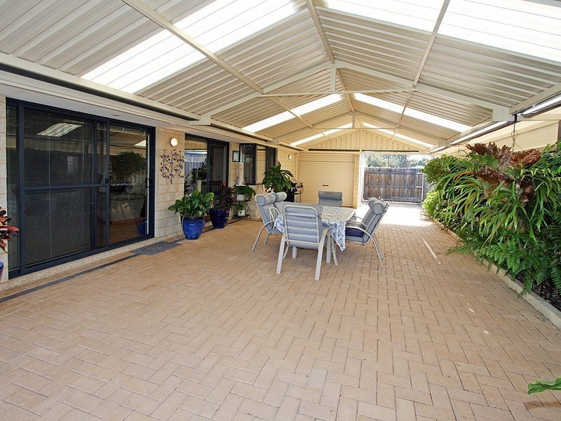 16 Glenelg Way, Meadow Springs WA 6210
