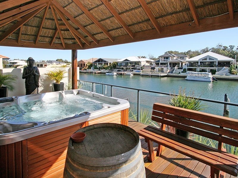 12 Ragamuffin Point, Halls Head WA 6210