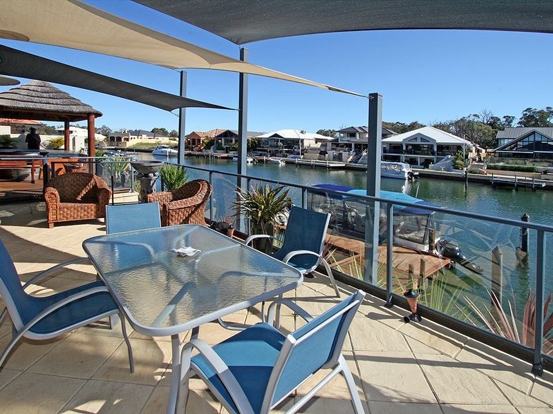 12 Ragamuffin Point, Halls Head WA 6210