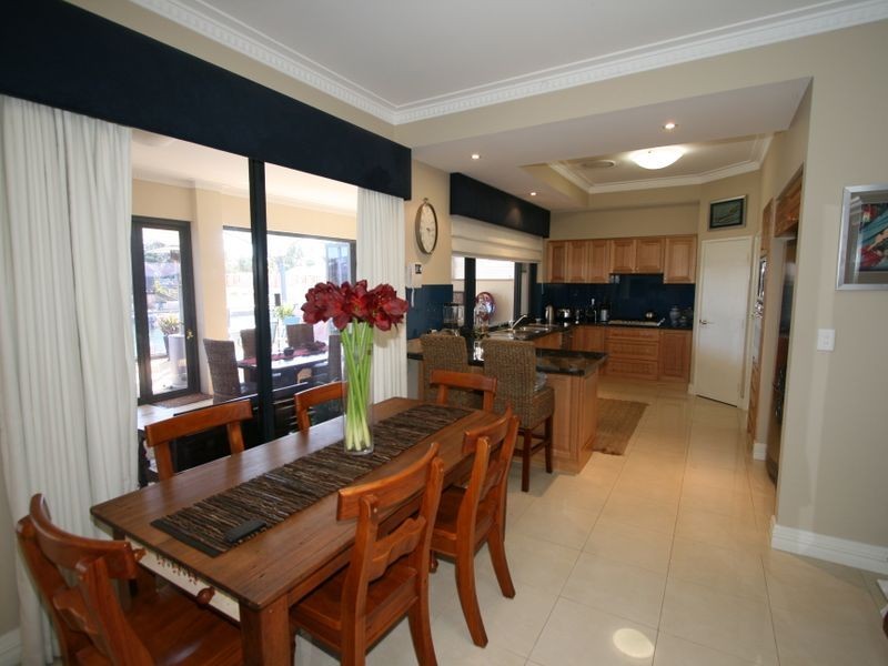 12 Ragamuffin Point, Halls Head WA 6210