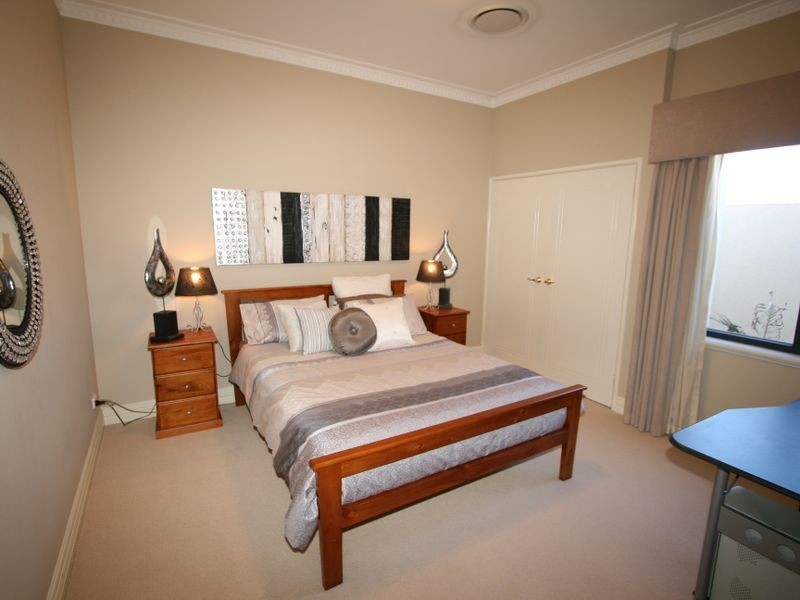 12 Ragamuffin Point, Halls Head WA 6210