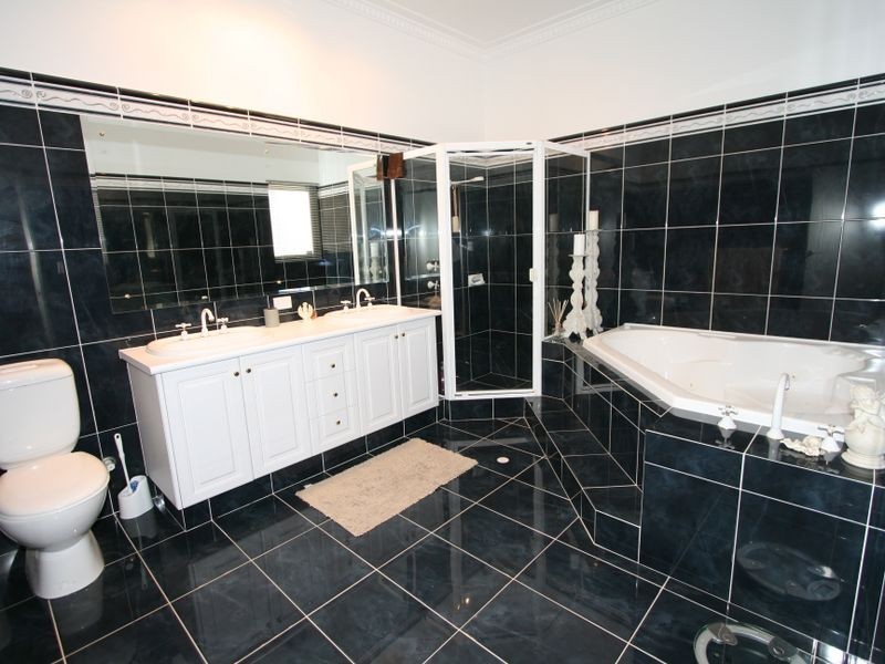 12 Ragamuffin Point, Halls Head WA 6210