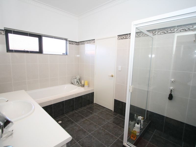 12 Ragamuffin Point, Halls Head WA 6210