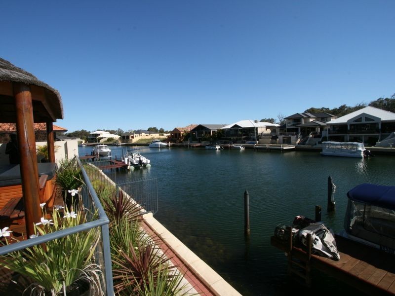 12 Ragamuffin Point, Halls Head WA 6210