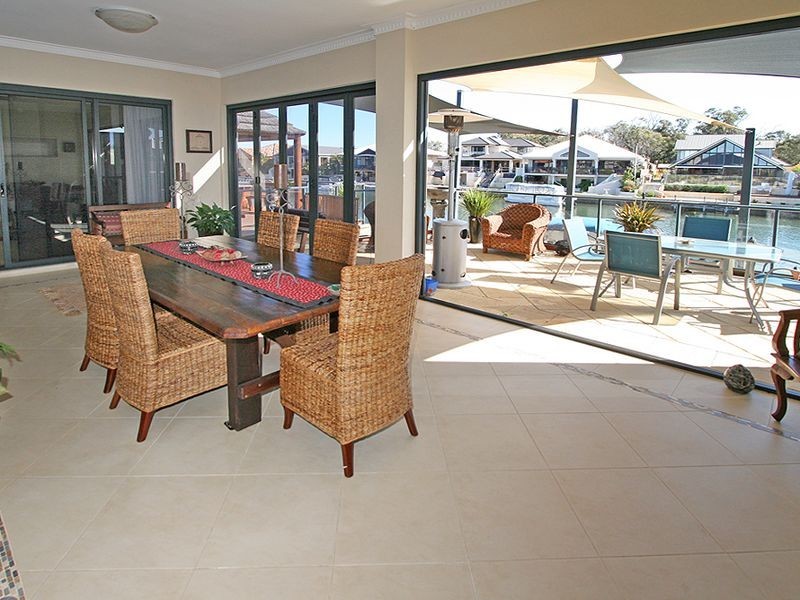 12 Ragamuffin Point, Halls Head WA 6210