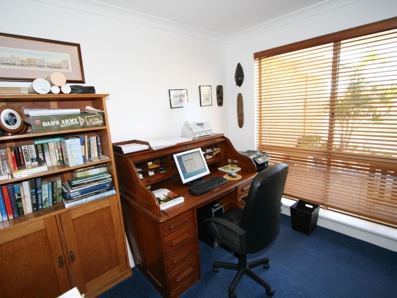 6 Quadrant Rise, Halls Head WA 6210