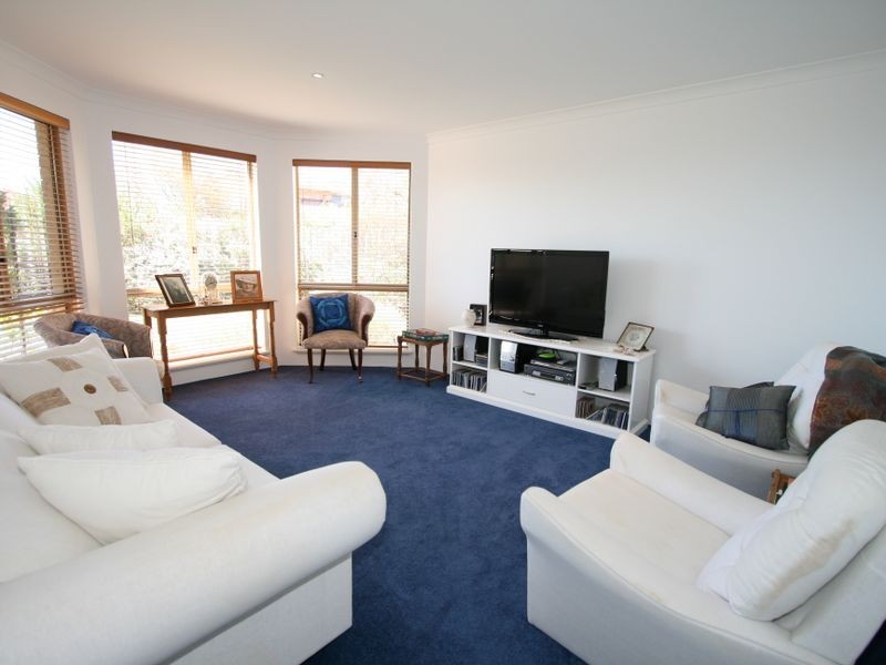 6 Quadrant Rise, Halls Head WA 6210