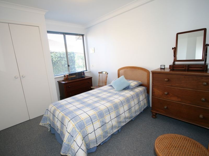6 Quadrant Rise, Halls Head WA 6210