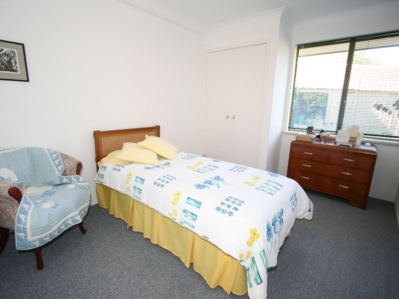 6 Quadrant Rise, Halls Head WA 6210