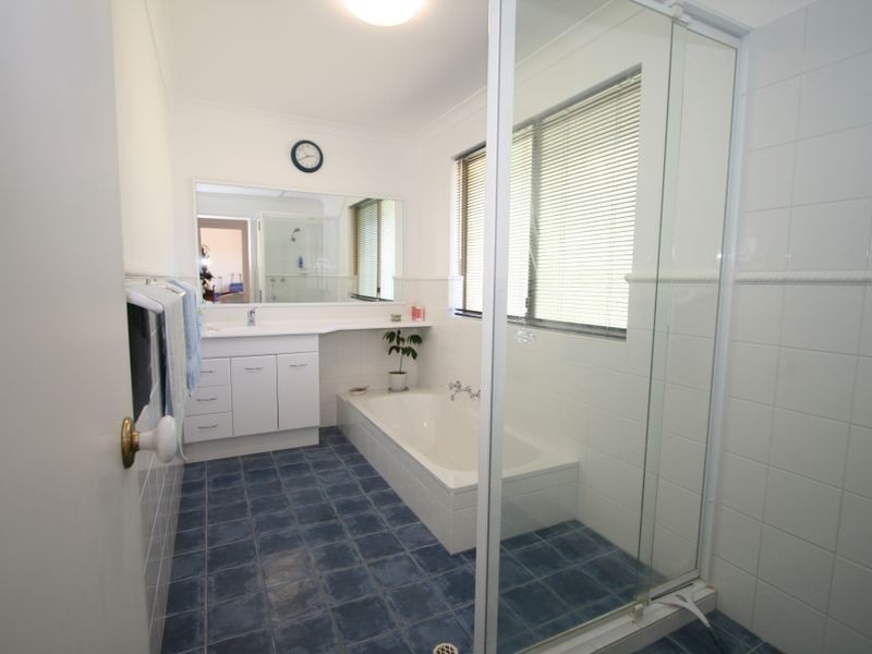 6 Quadrant Rise, Halls Head WA 6210