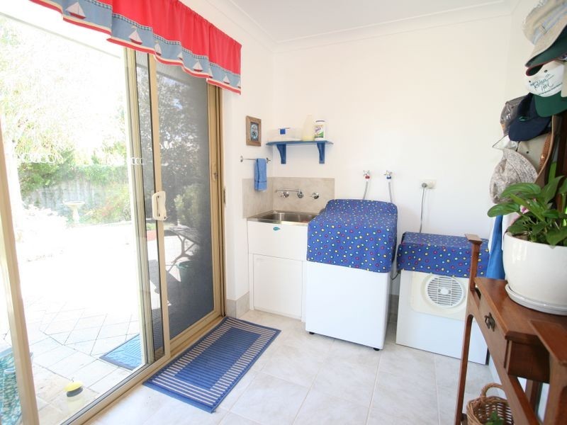 6 Quadrant Rise, Halls Head WA 6210
