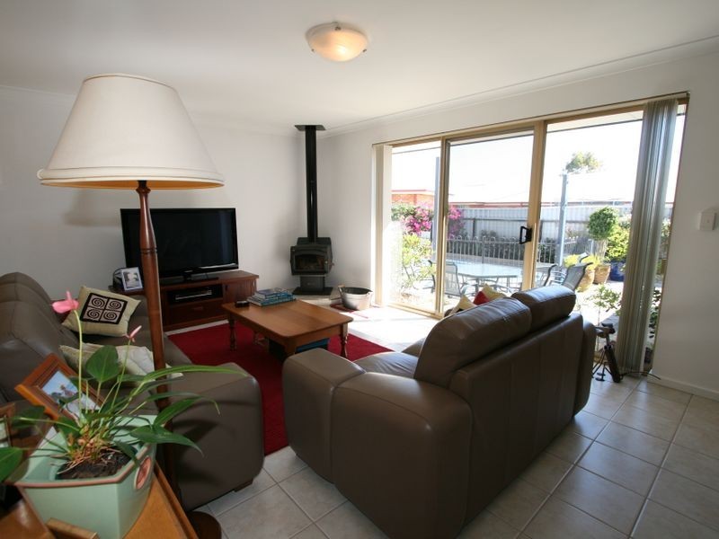 6 Quadrant Rise, Halls Head WA 6210