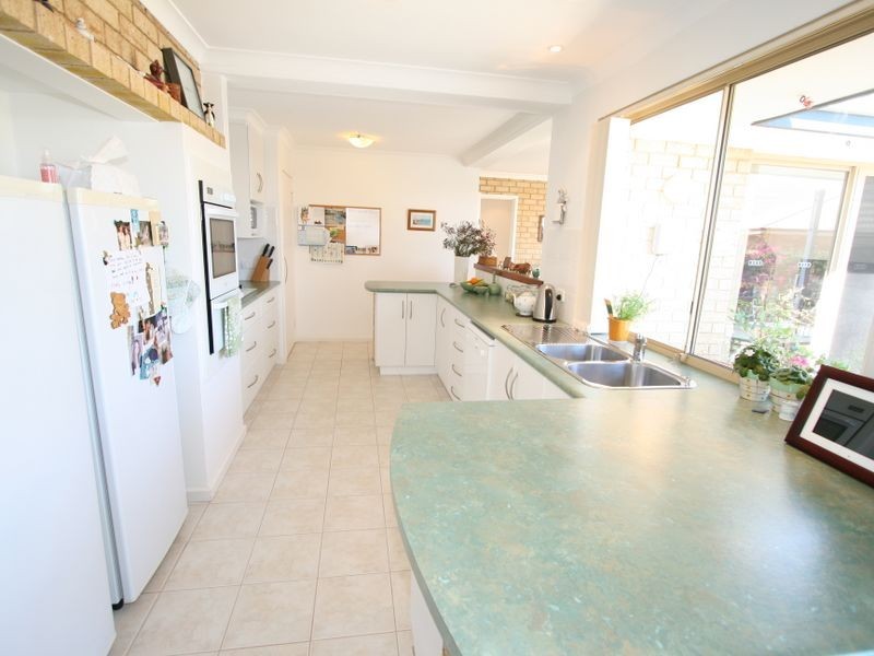 6 Quadrant Rise, Halls Head WA 6210