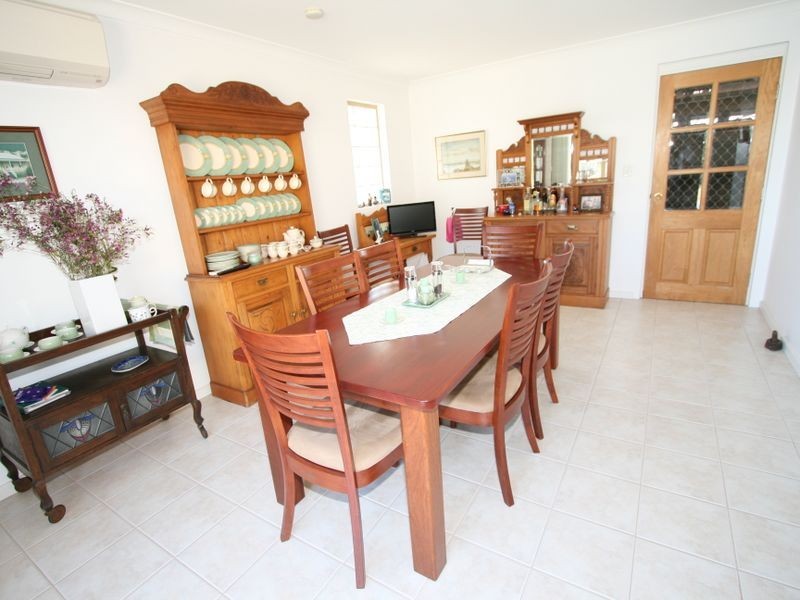 6 Quadrant Rise, Halls Head WA 6210