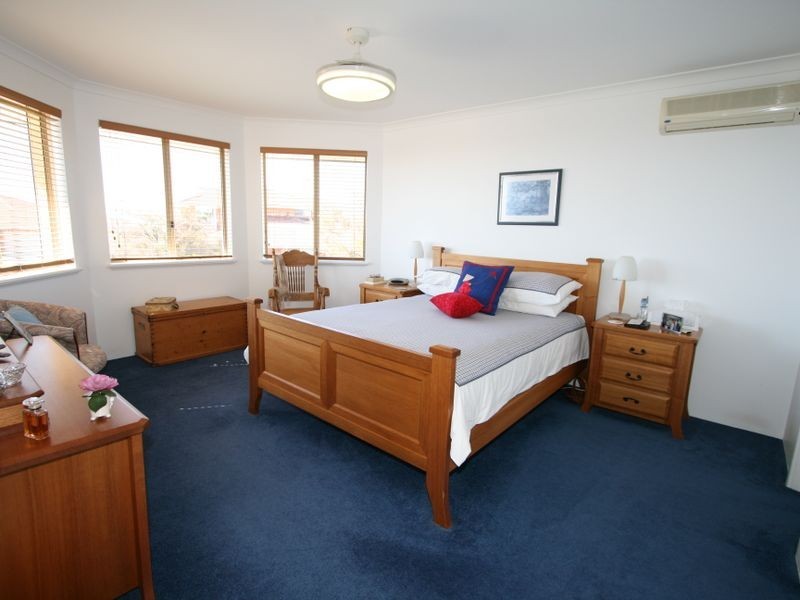 6 Quadrant Rise, Halls Head WA 6210