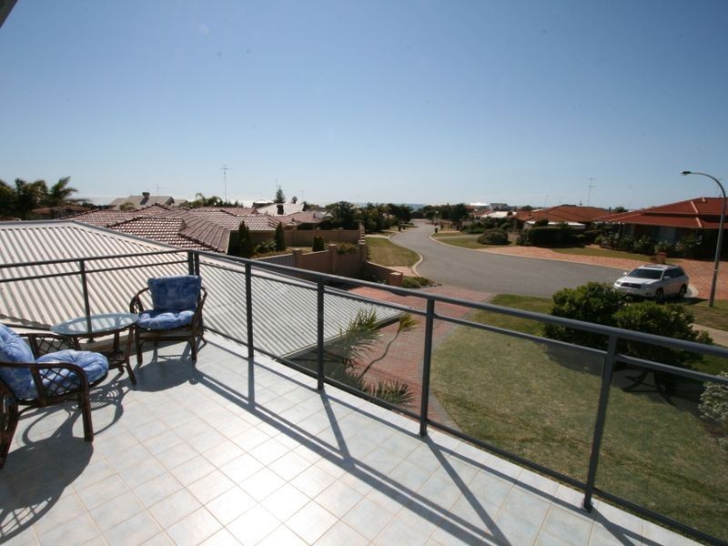 6 Quadrant Rise, Halls Head WA 6210