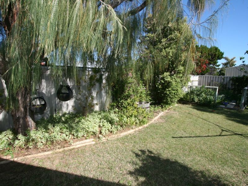 6 Quadrant Rise, Halls Head WA 6210