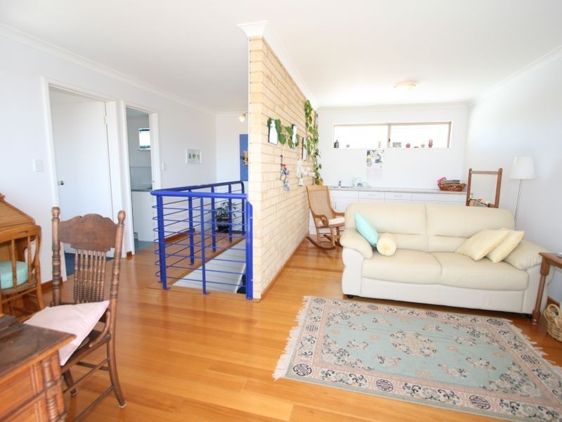 6 Quadrant Rise, Halls Head WA 6210