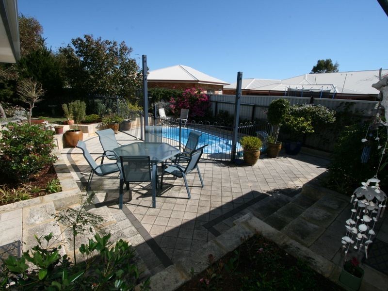 6 Quadrant Rise, Halls Head WA 6210