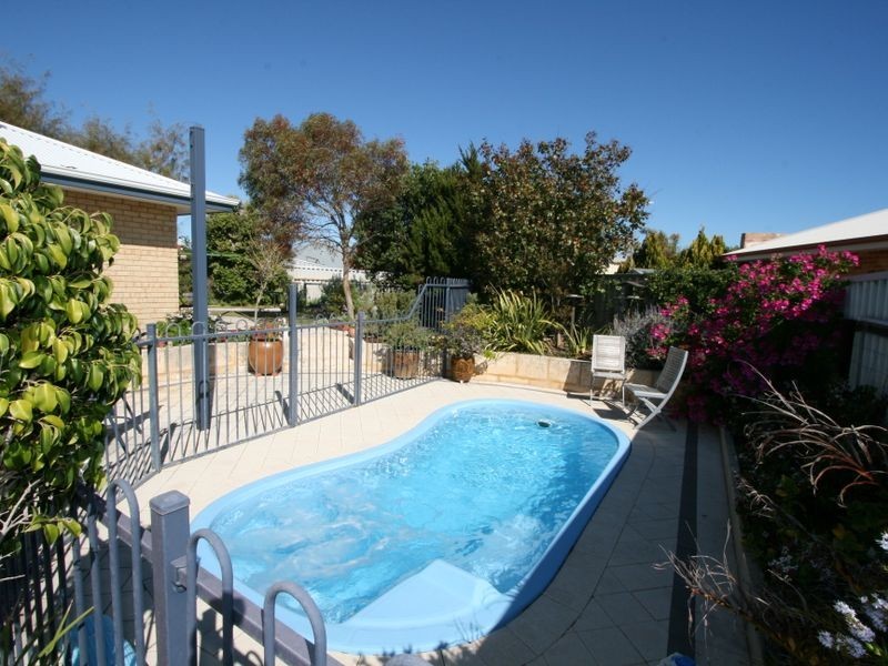 6 Quadrant Rise, Halls Head WA 6210