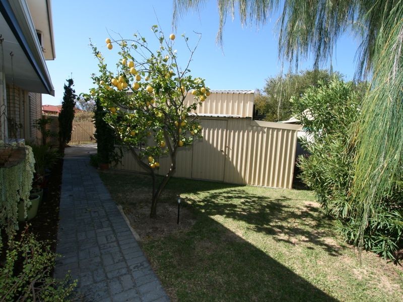 6 Quadrant Rise, Halls Head WA 6210