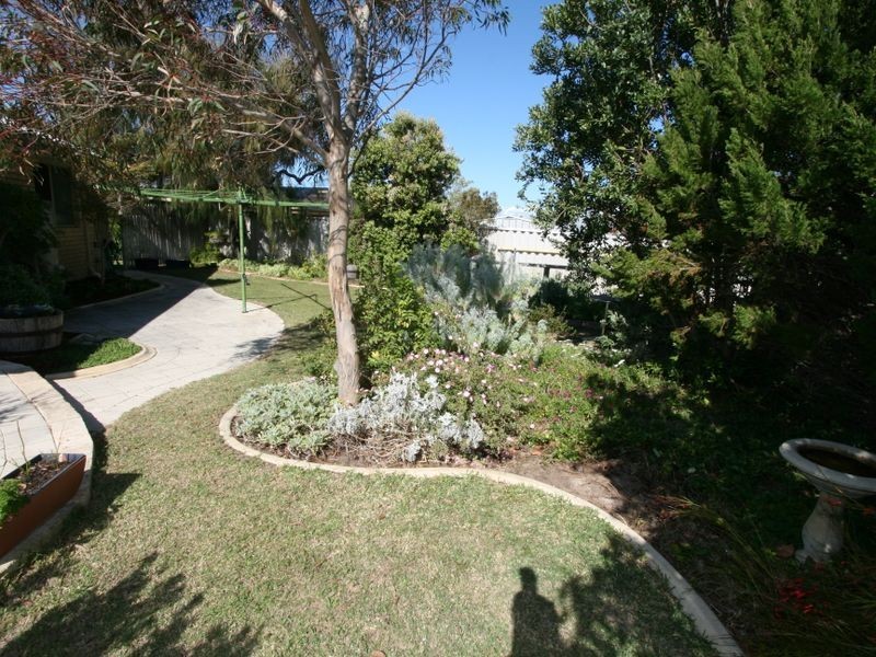 6 Quadrant Rise, Halls Head WA 6210