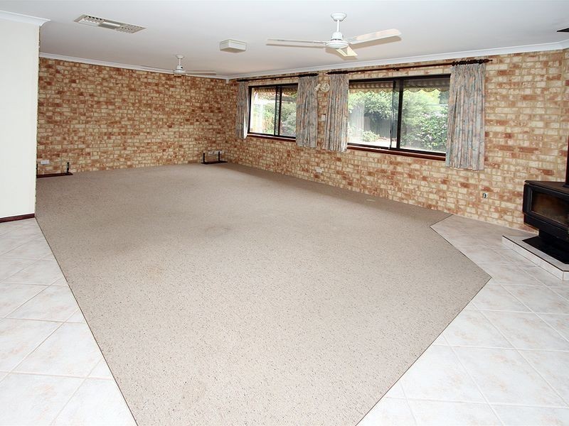 8 Pelican Place, Dudley Park WA 6210