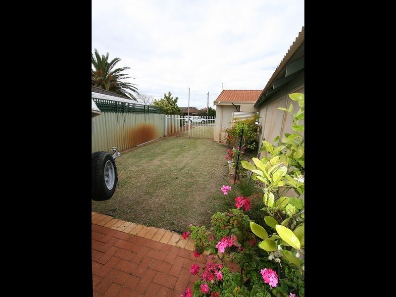 8 Pelican Place, Dudley Park WA 6210