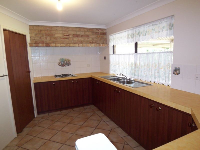 6 Sandford Crescent, Halls Head WA 6210