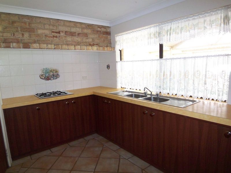 6 Sandford Crescent, Halls Head WA 6210