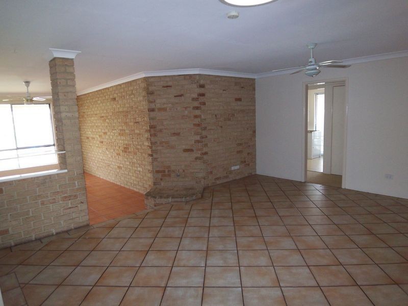 6 Sandford Crescent, Halls Head WA 6210