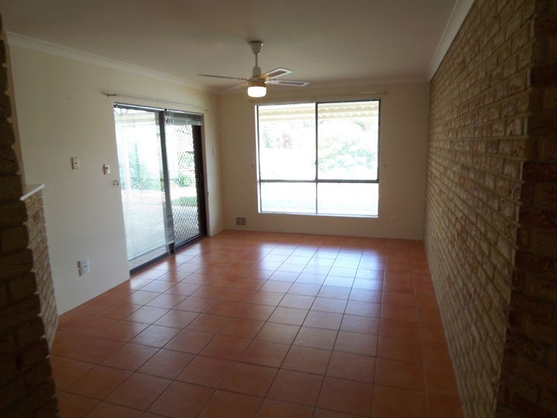 6 Sandford Crescent, Halls Head WA 6210