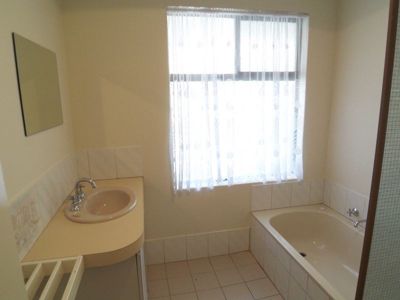 6 Sandford Crescent, Halls Head WA 6210