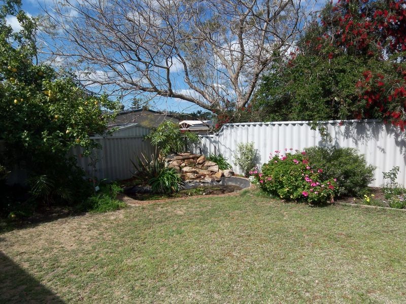 6 Sandford Crescent, Halls Head WA 6210