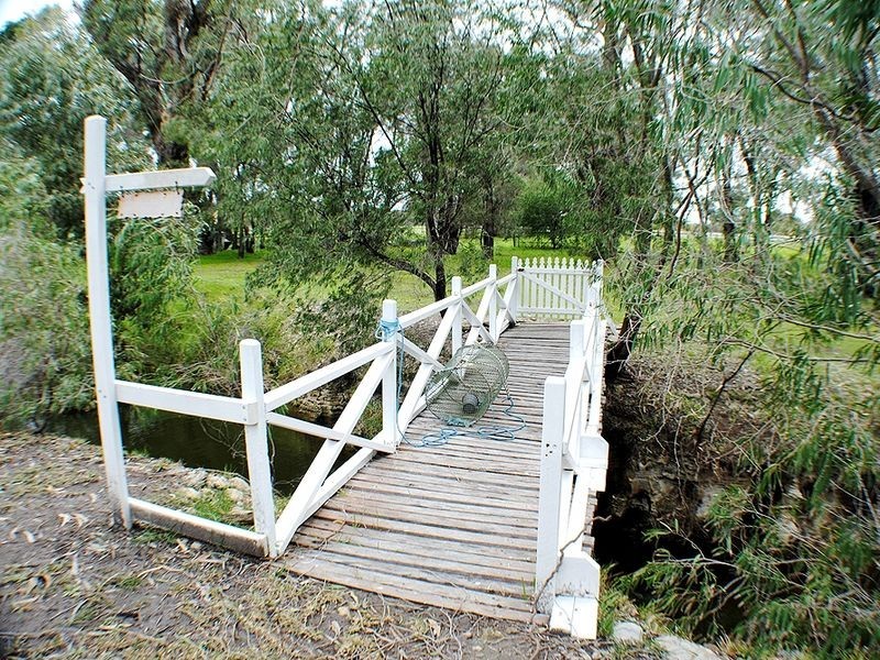 338 Newnham Road, Lake Clifton WA 6215