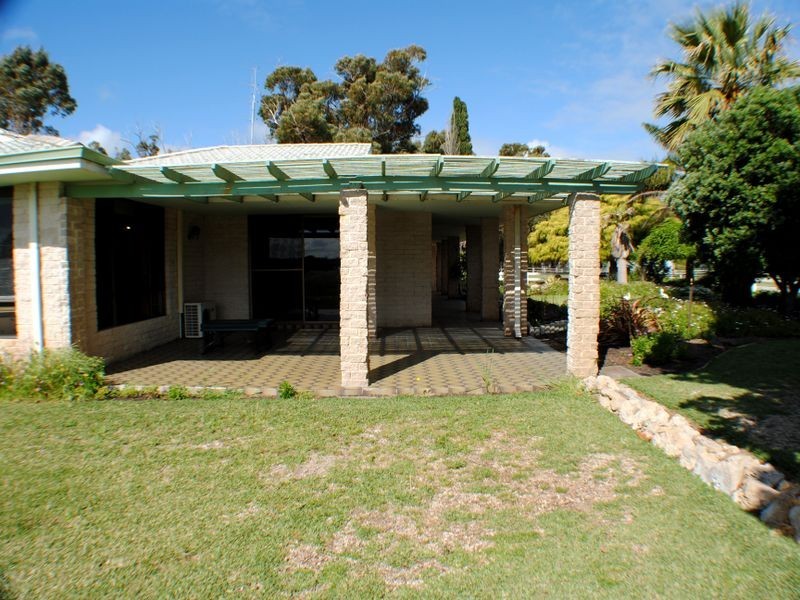 338 Newnham Road, Lake Clifton WA 6215