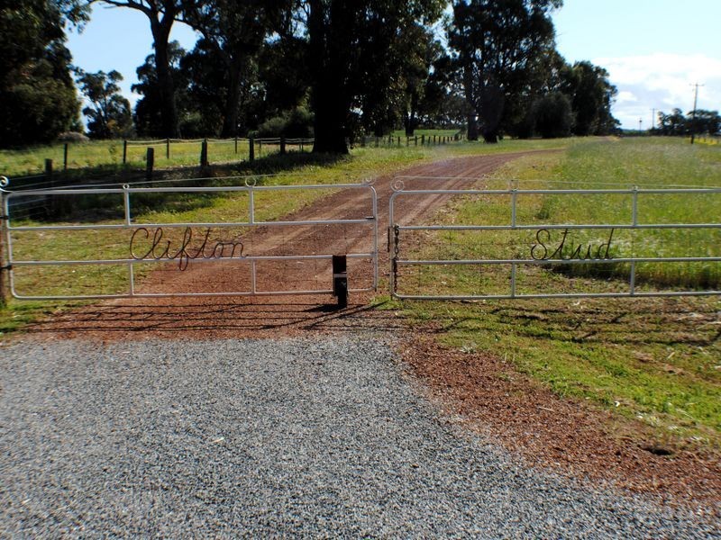 338 Newnham Road, Lake Clifton WA 6215