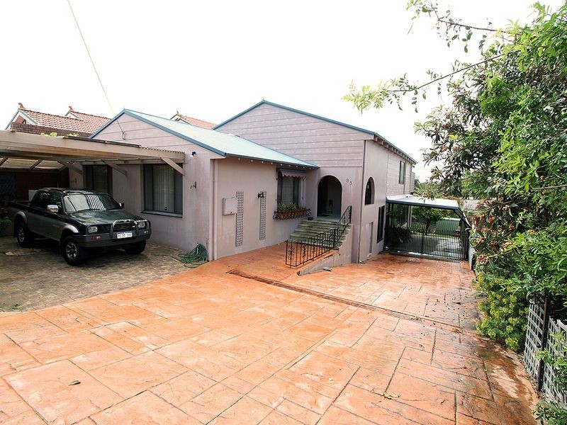 35 Hill Street, Halls Head WA 6210