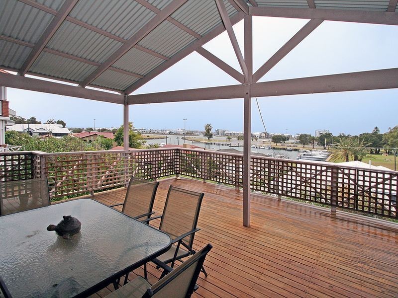 35 Hill Street, Halls Head WA 6210