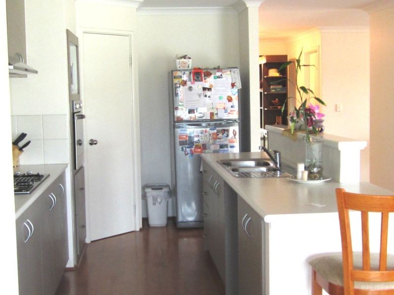 10 Teague Way, Lakelands WA 6180