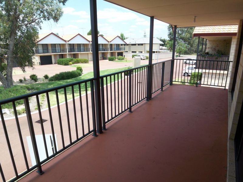 18/70 Waldron Boulevard, Greenfields WA 6210