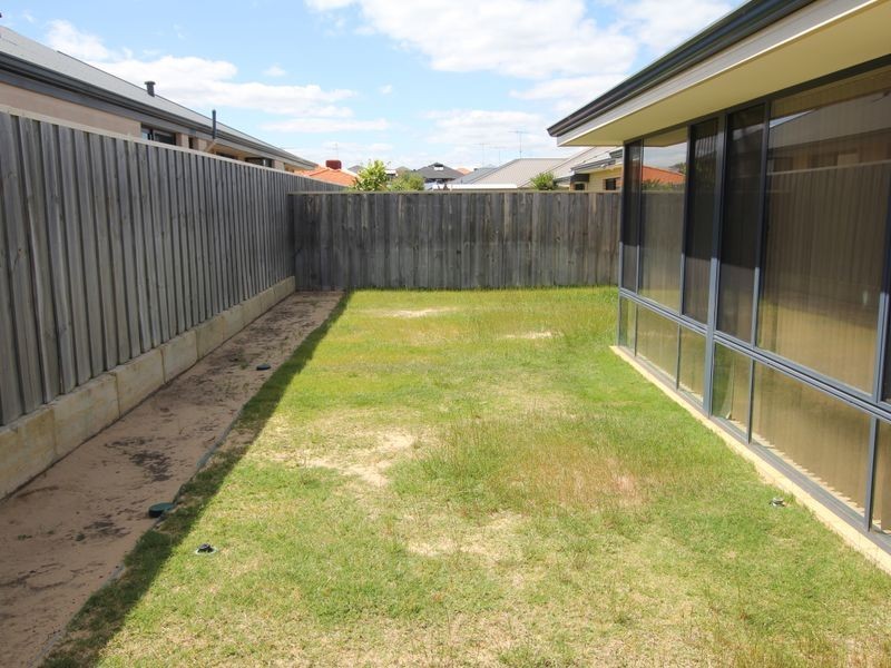 21 Buttercup Parkway, Halls Head WA 6210