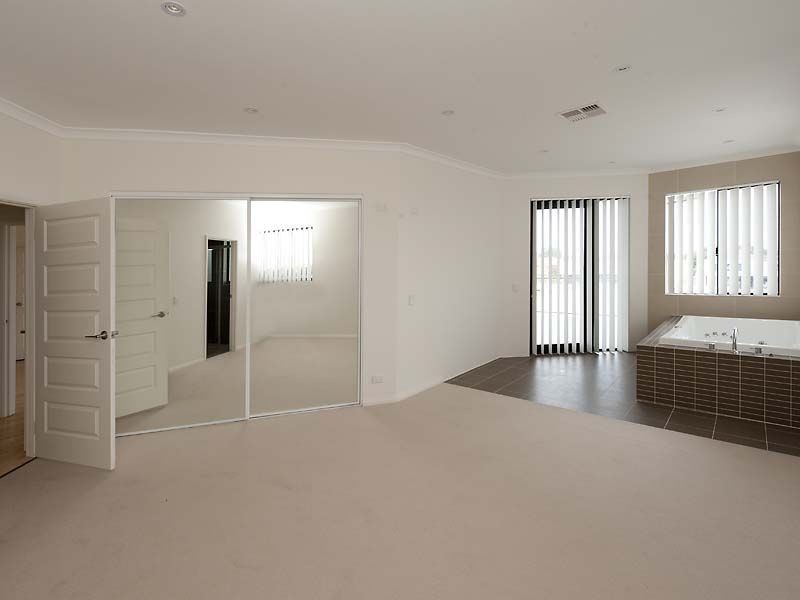 8/15 Davey Street, Mandurah WA 6210