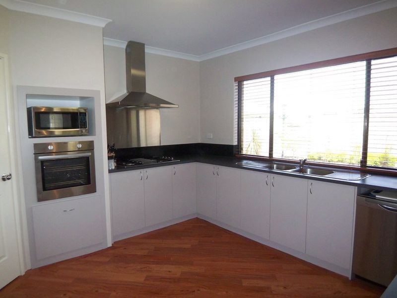 19 Teague Way, Lakelands WA 6180