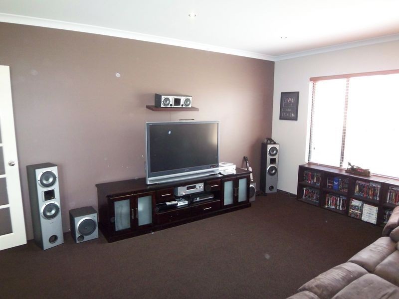 19 Teague Way, Lakelands WA 6180